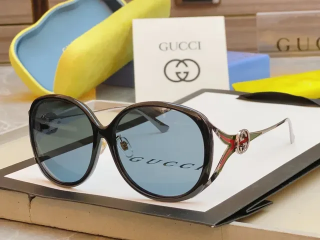 Gucci Oval Frame Gradient Lens Sunglasses 5
