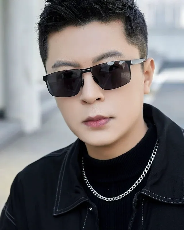Gucci Rectangular Metal Frame Gradient Sunglasses 2