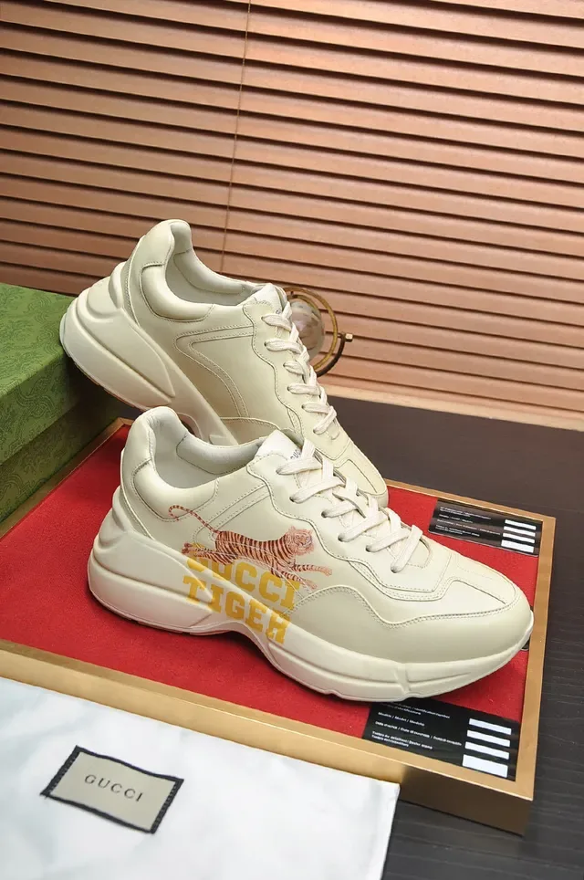Gucci Rhyton حذاء رياضي كاجوال سميك بيج أصفر قاع طباعة نمر 3