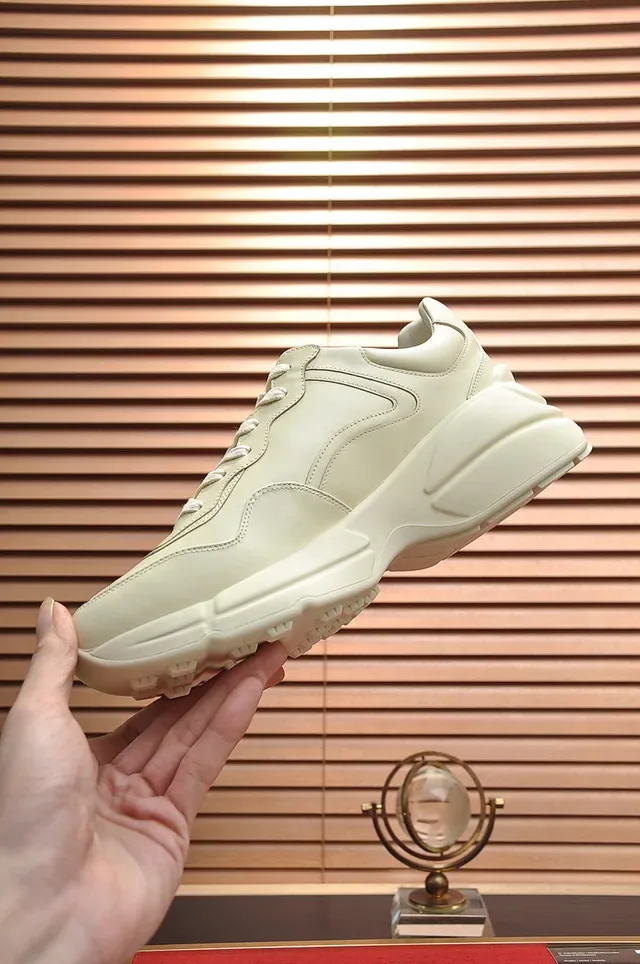 Gucci Rhyton حذاء رياضي كاجوال سميك بيج أصفر قاع طباعة نمر 4