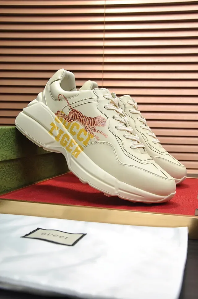 Gucci Rhyton حذاء رياضي كاجوال سميك بيج أصفر قاع طباعة نمر 5