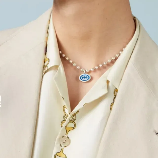 Gucci Screener Double G Collier pendentif émaillé 2