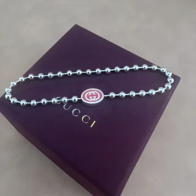 Gucci Screener Double G Collier pendentif émaillé 3
