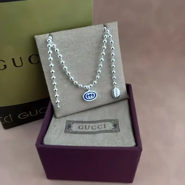 Gucci Screener Double G Collier pendentif émaillé 6