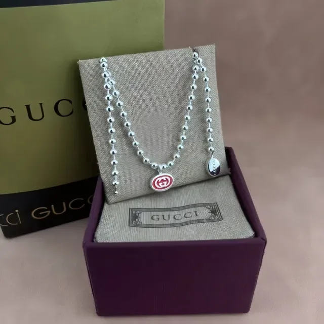 Gucci Screener Double G Collier pendentif émaillé 7