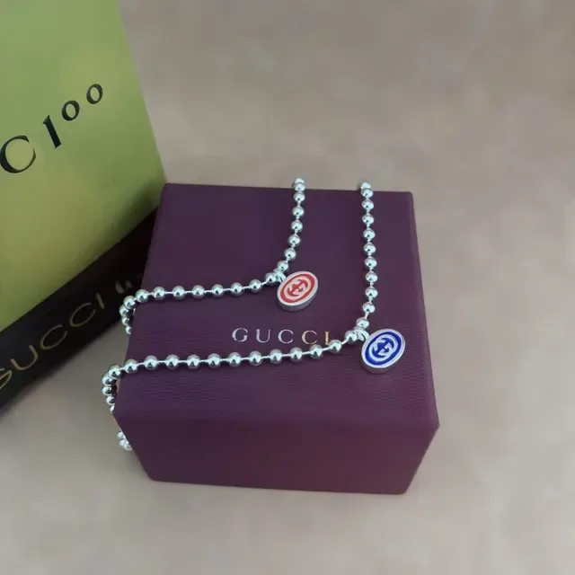 Gucci Screener Double G Collier pendentif émaillé 8
