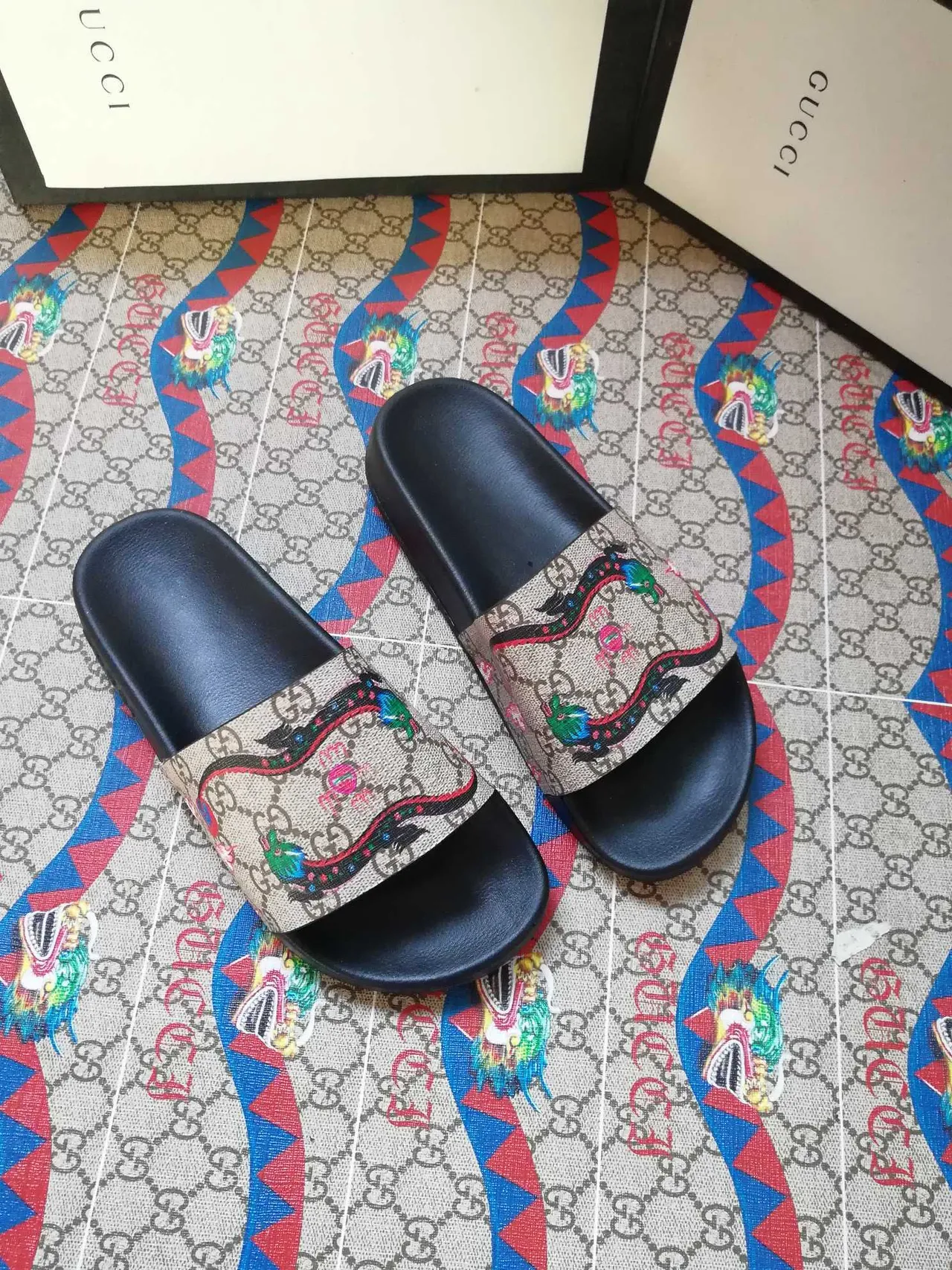 Gucci Screener Dragon Print খাকি এবং কালো চপ্পল 5