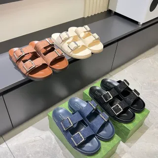 Gucci Screener Embossed GG Buckle Slide sandales casual