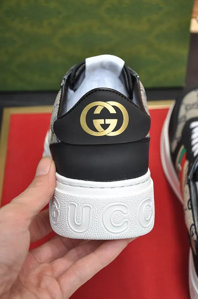 Gucci Screener GG Monogram Lona Riscas Web Vermelho Verde Tênis Lifestyle 2