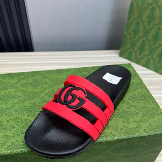 Gucci Screener Interlocking G लाल और काला स्लाइड स्लिपर्स