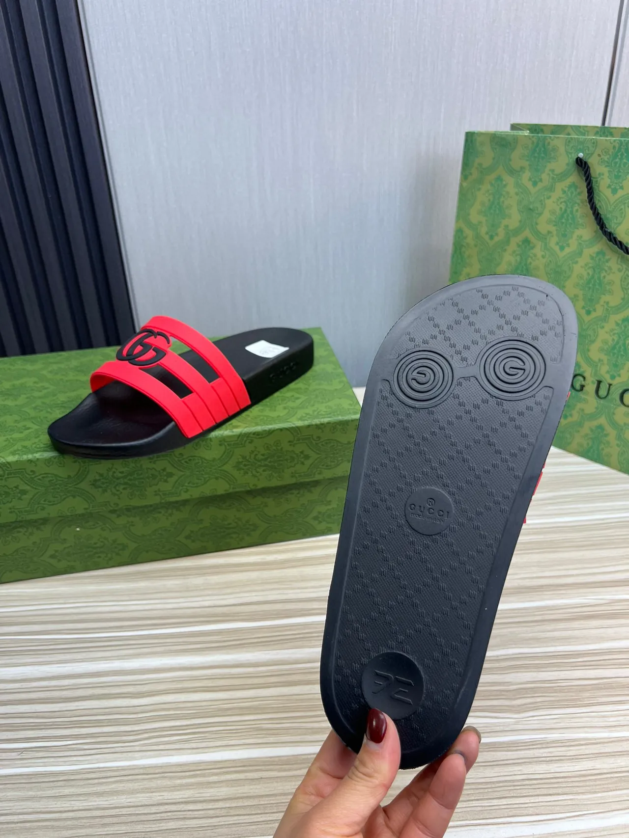 Gucci Screener Interlocking G Red and Black Slide Slippers 2