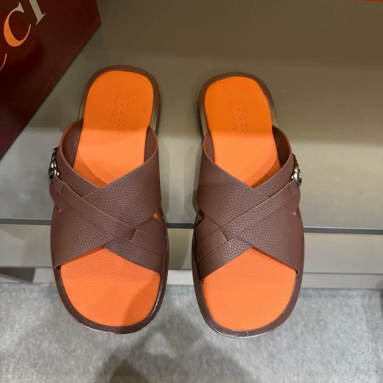 Gucci Screener Sandálias Slide Tirante Cruzado Fivela Metal 2