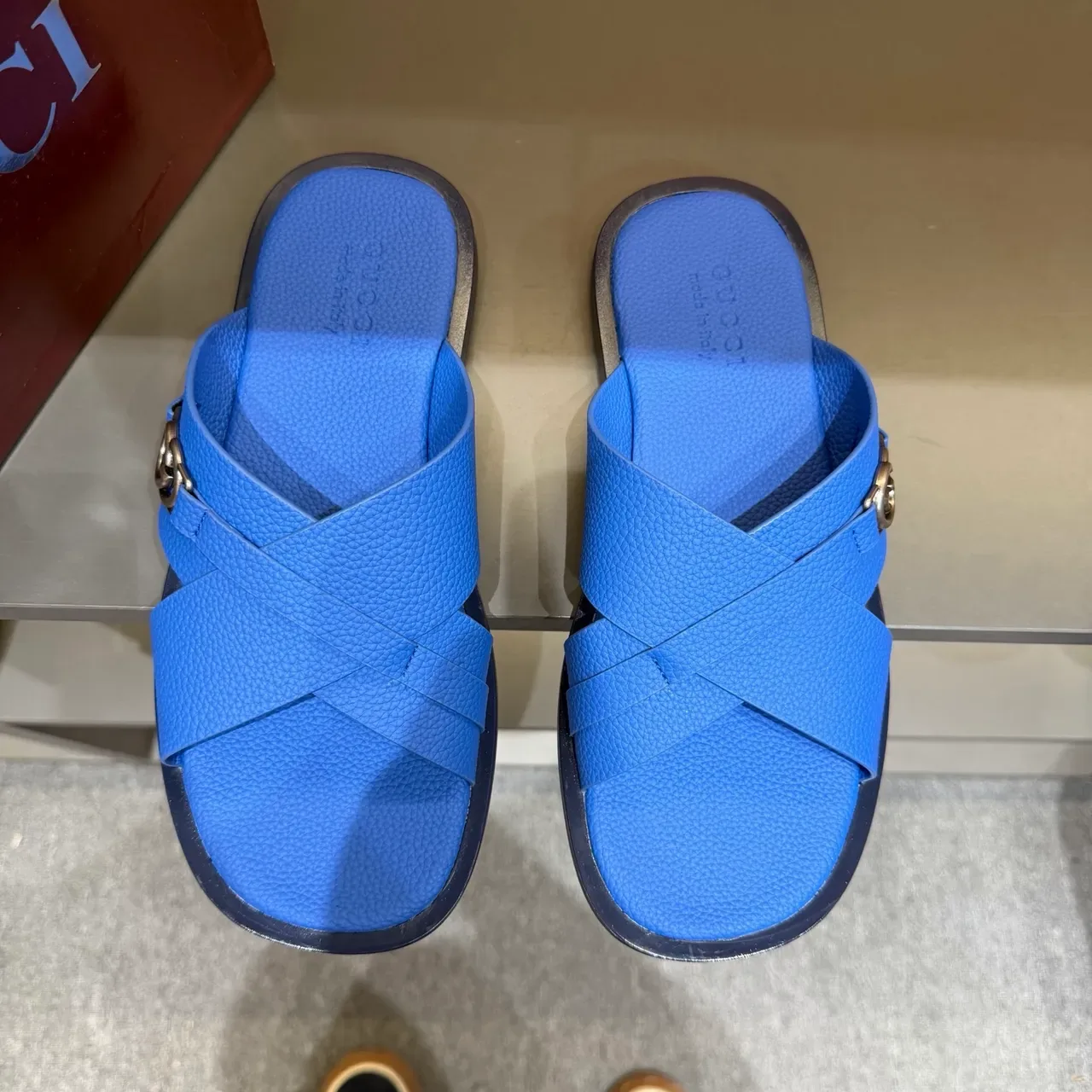 Gucci Screener Sandálias Slide Tirante Cruzado Fivela Metal 8