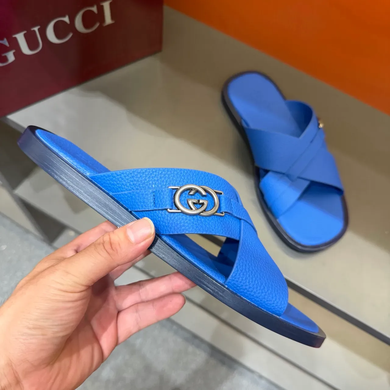 Gucci Screener Sandálias Slide Tirante Cruzado Fivela Metal 17