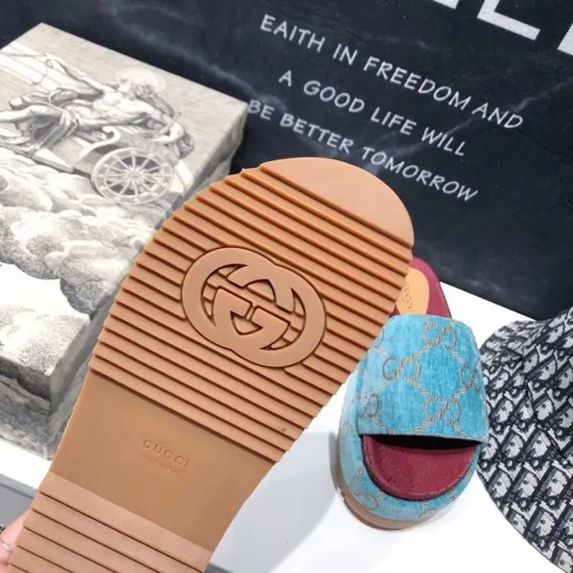 Gucci Screener turquoises et velours rouges pantoufles 2