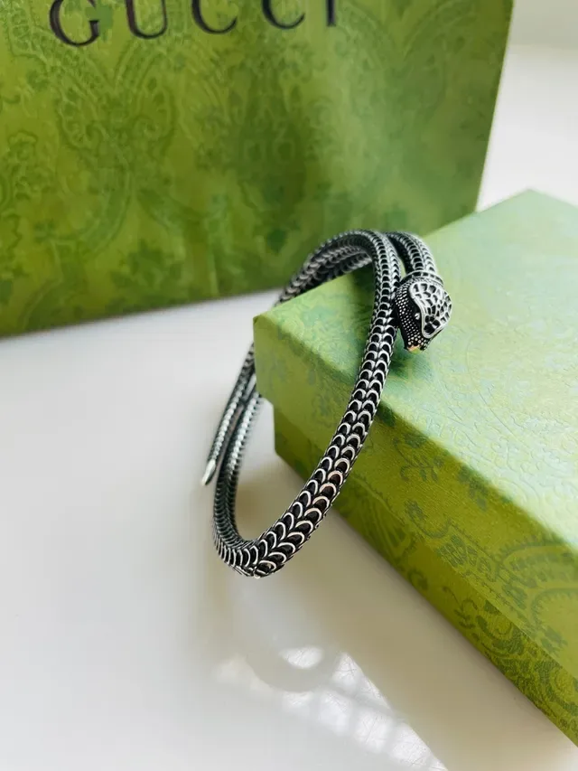 Gucci Serpent Scale-Link Black and Silver Bracelet 4