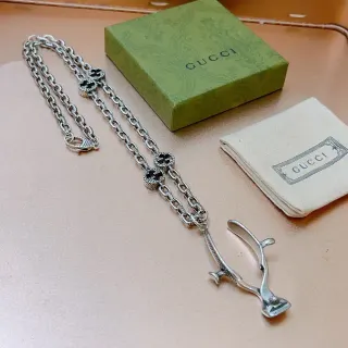 Gucci Silver Black Oxidized Chain Sculptural Clasp-Shaped Pendant Necklace