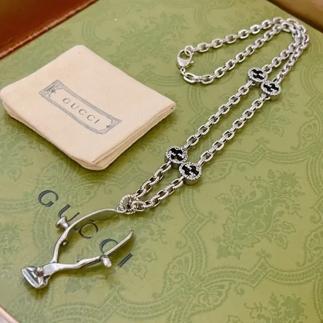 Gucci Silver Black Oxidized Chain Sculptural Clasp-Shaped Pendant Necklace 2
