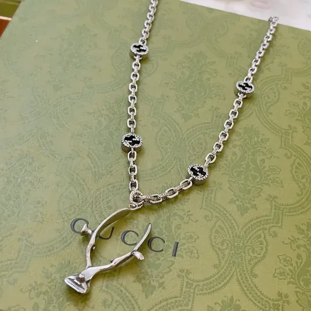 Gucci Silver Black Oxidized Chain Sculptural Clasp-Shaped Pendant Necklace 8