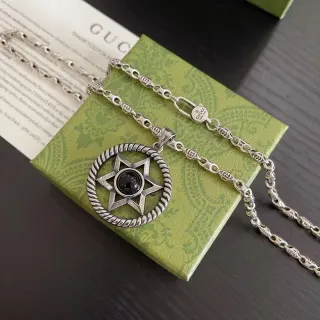 Gucci قلادة فضية أسود معدن أكسيدي كابوشون مركز