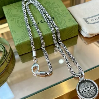 Gucci银色拜占庭链条圆形雕刻徽章坠子项链