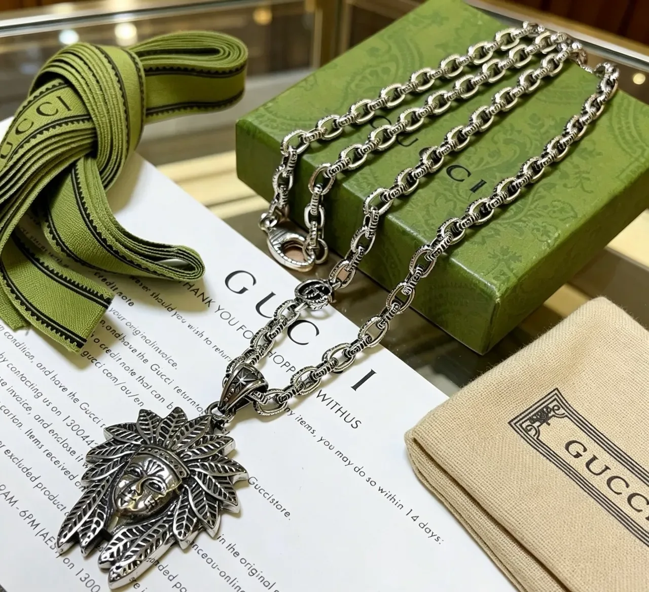 Gucci Silver Green Heavy-Link Chain Feathered Headdress Pendant Necklace 7