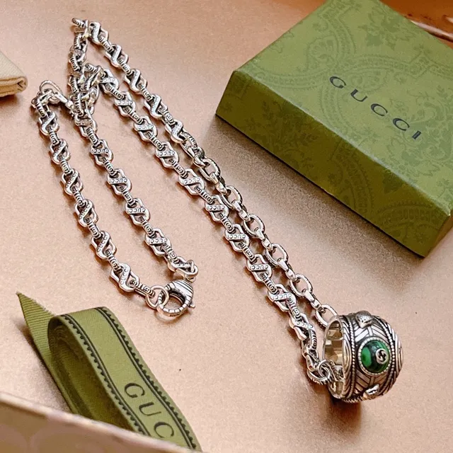 Gucci Silver Green Ornate Chain Engraved Link Details Necklace 3