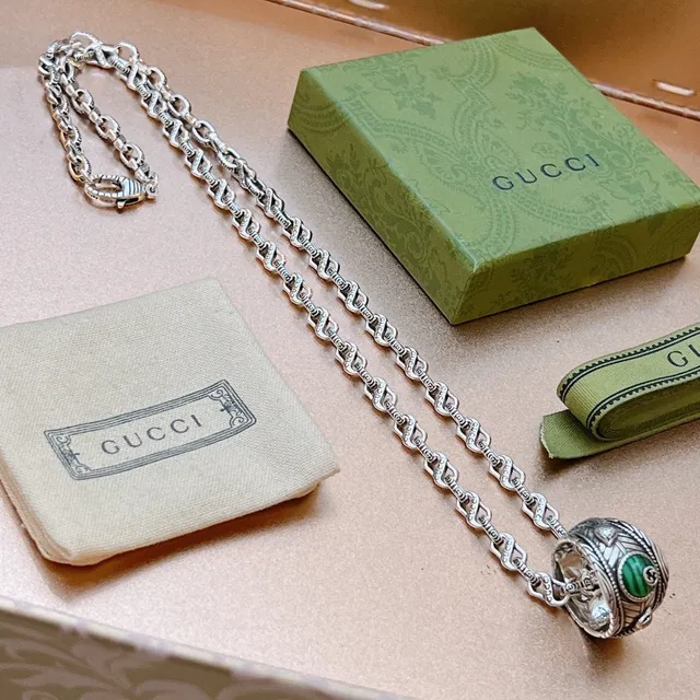 Gucci Silver Green Ornate Chain Engraved Link Details Necklace 4