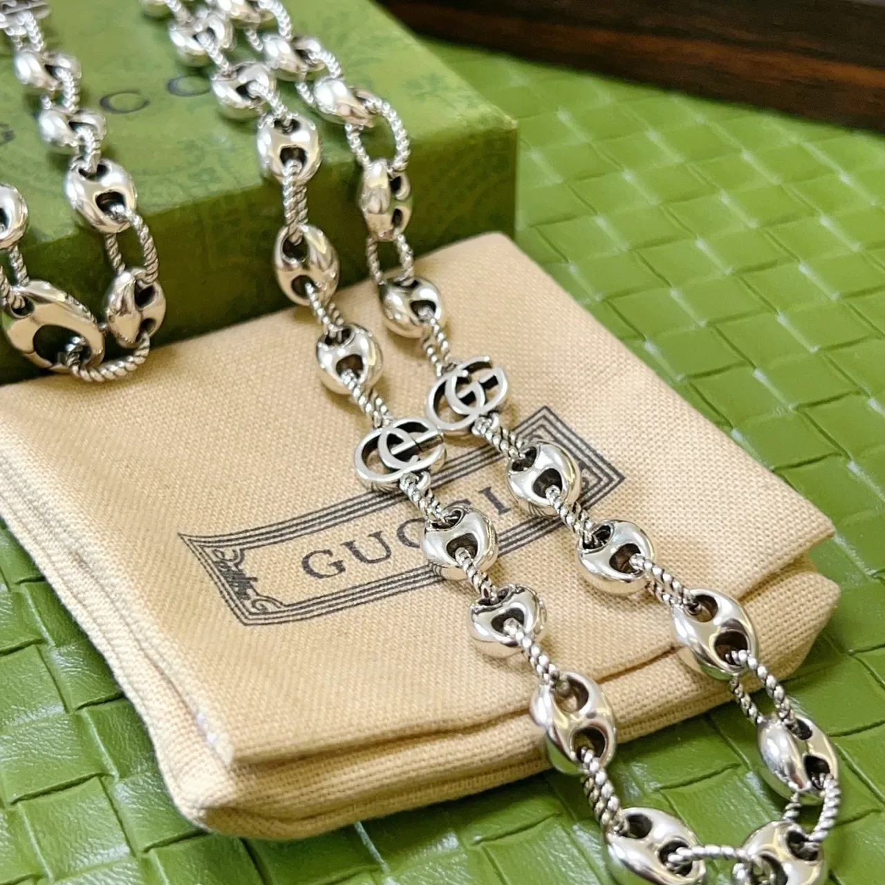 Gucci Silver Interlocking Double-G Motifs Oval Gancini-Style Links Necklace 3