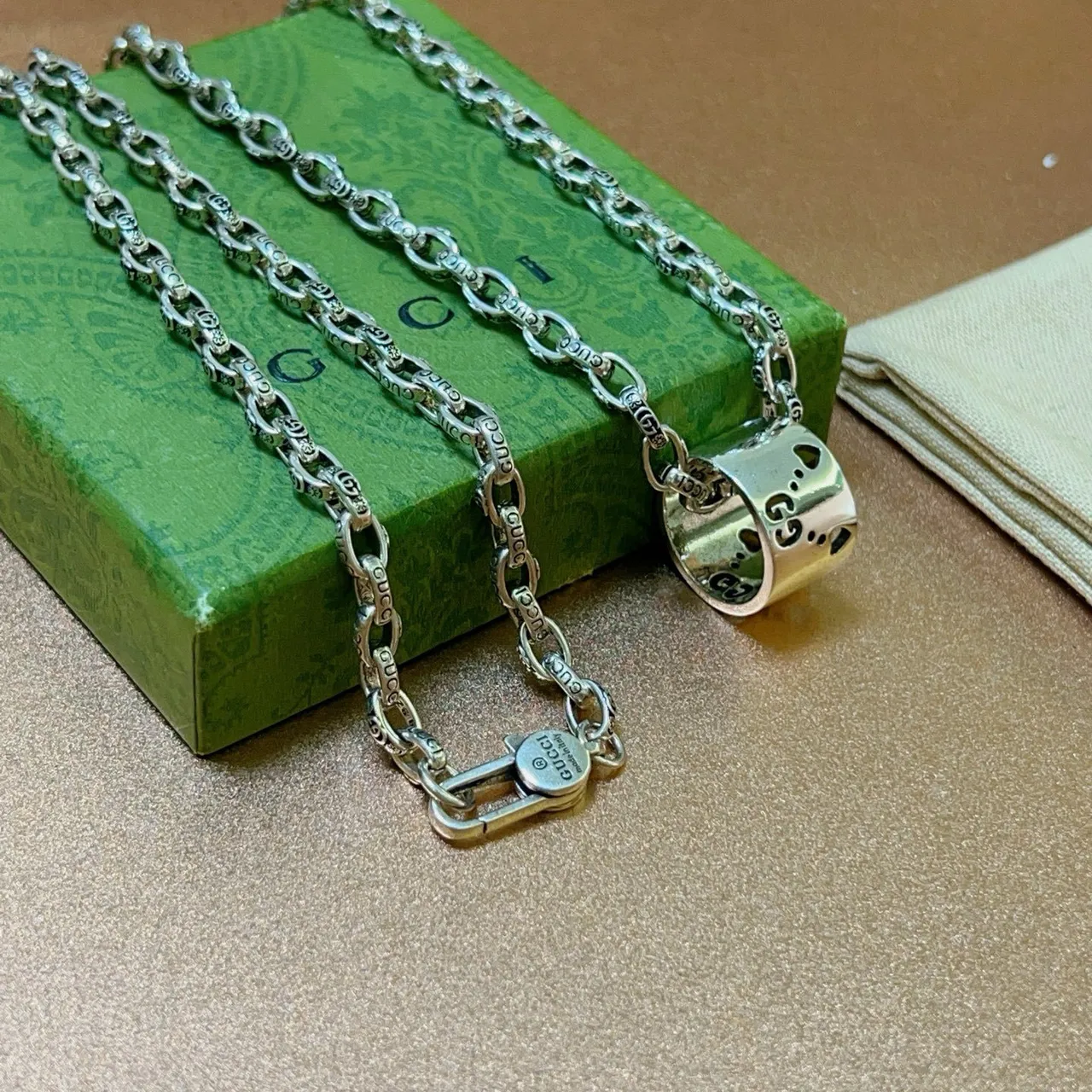 Gucci Silver Ornate Link Chain Openwork Cylindrical Pendant Necklace 4