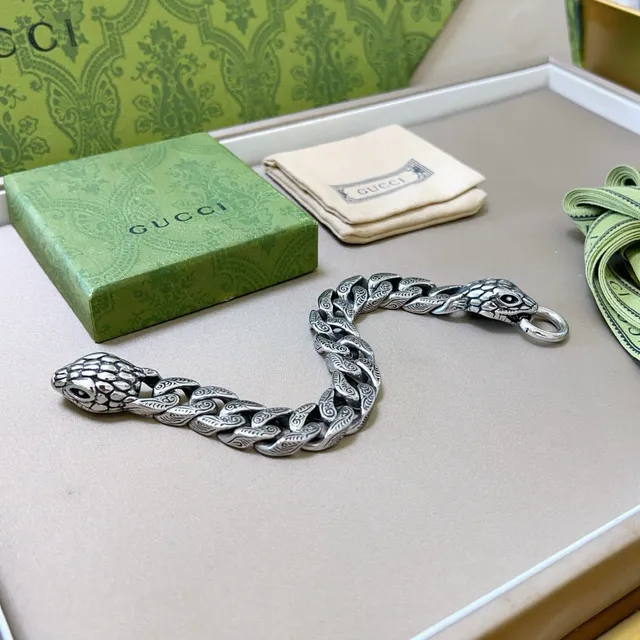 Gucci Silver Snake-Head Terminals Ornate Foliate-Engraved Curb Links Bracelet 3