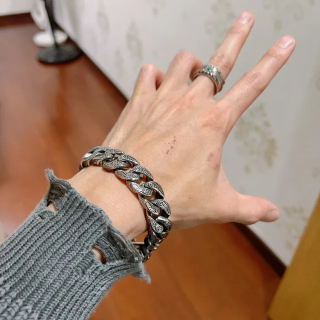 Gucci Silver Snake-Head Terminals Ornate Foliate-Engraved Curb Links Bracelet 4