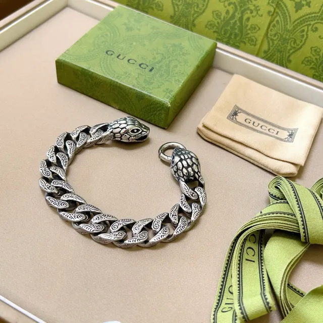 Gucci Silver Snake-Head Terminals Ornate Foliate-Engraved Curb Links Bracelet 5