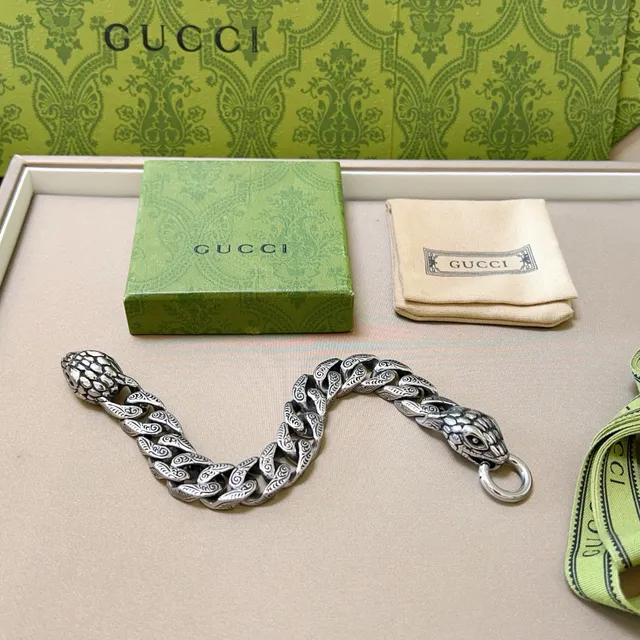 Gucci Silver Snake-Head Terminals Ornate Foliate-Engraved Curb Links Bracelet 6