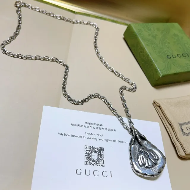 Gucci Silver Teardrop Bird Motif Pendant Necklace 4