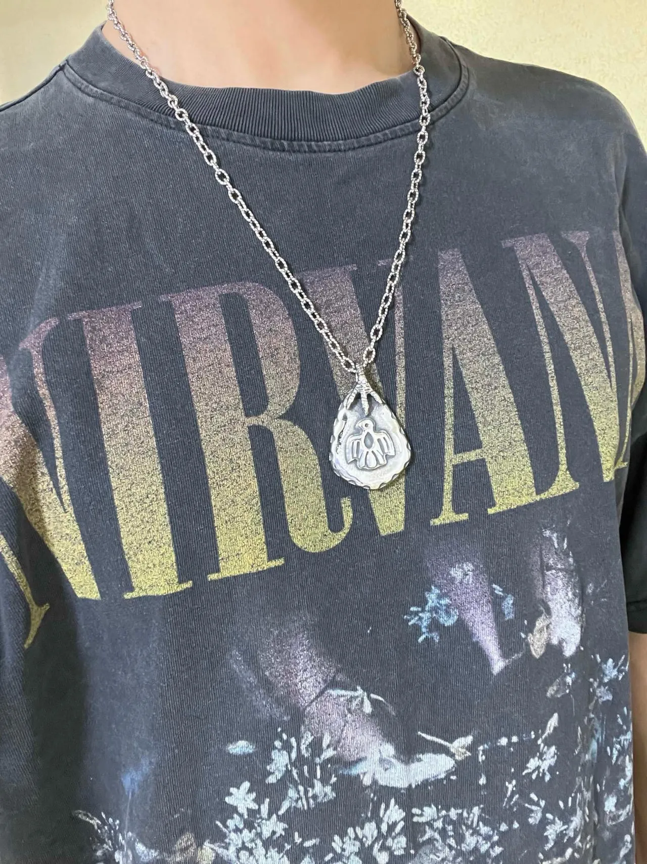 Gucci Silver Teardrop Bird Motif Pendant Necklace 8