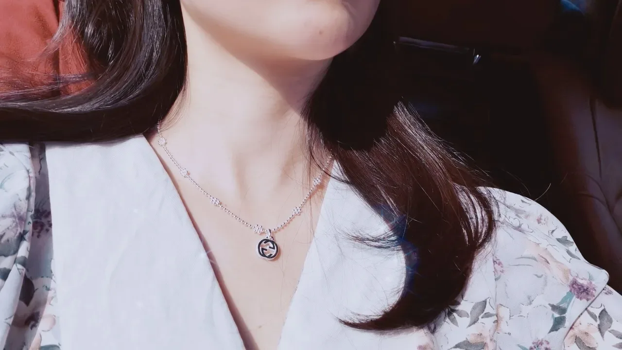 Gucci Silver White Interlocking G Pendant Necklace 2