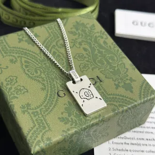 Gucci 骷髅狗牌银绿色长方形吊坠曲链项链