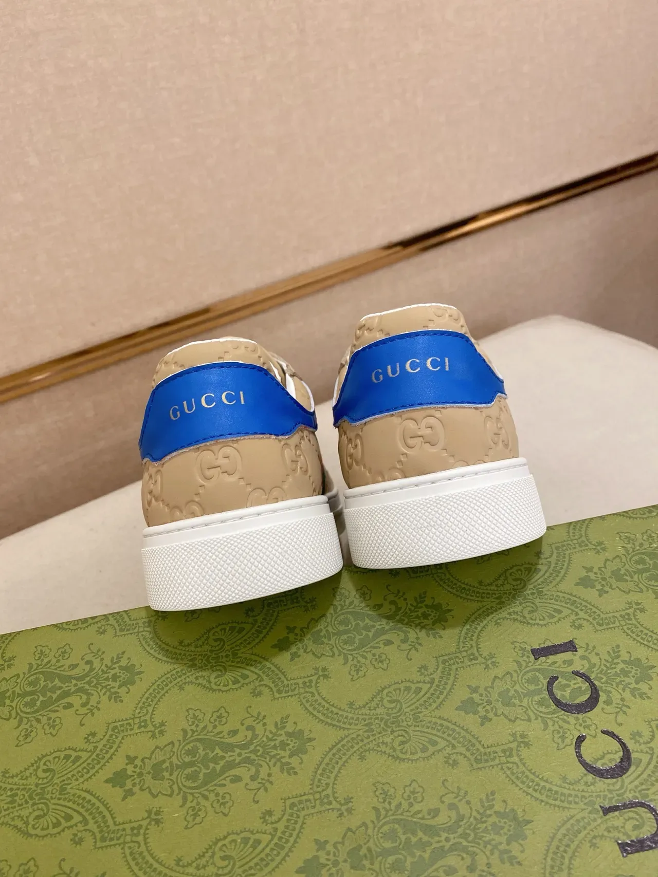 Sneakers Gucci Tennis 1977 Beige GG Monogram Web Stripe Lifestyle 3