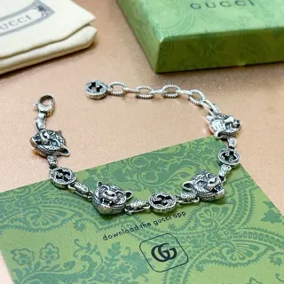 Gucci pulsera de cabeza de tigre y motivo Interlocking G de plata