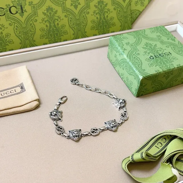 Gucci 虎头与 Interlocking G 图案银色手链 9