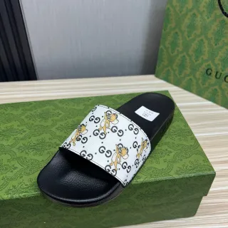 Gucci Tom & Jerry GG प्रिंट स्लाइड स्लिपर्स