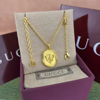 Gucci ختم شمعي ذهبي قلادة