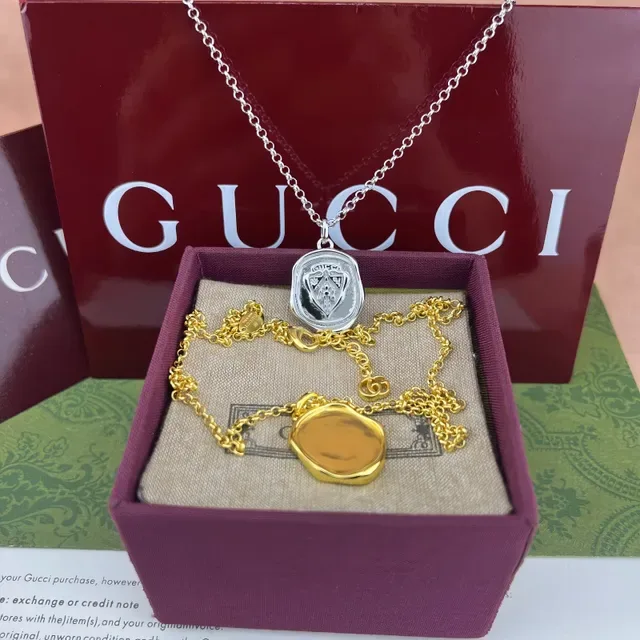 Gucci Pingente Selo de Cera Colar Tom Dourado 4