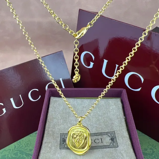 Gucci Pingente Selo de Cera Colar Tom Dourado 5