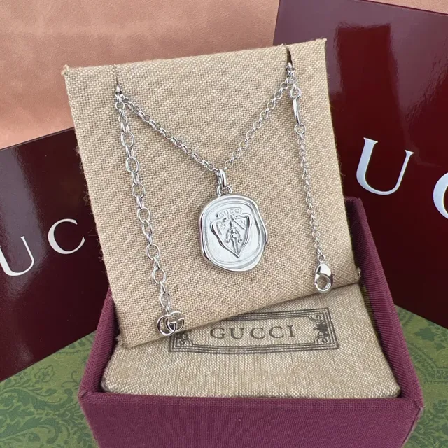 Gucci Pingente Selo de Cera Colar Tom Dourado 6