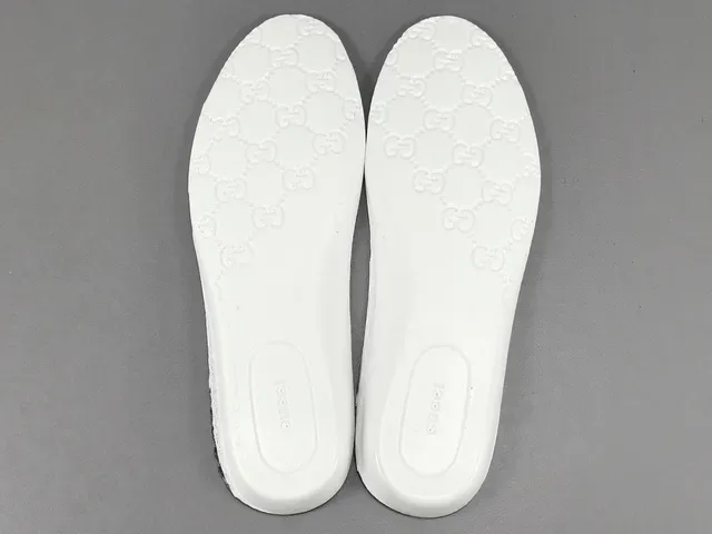 Gucci Sneakers Lifestyle Blanc et Noir Low-Top Cuir-Mesh Hybride 3
