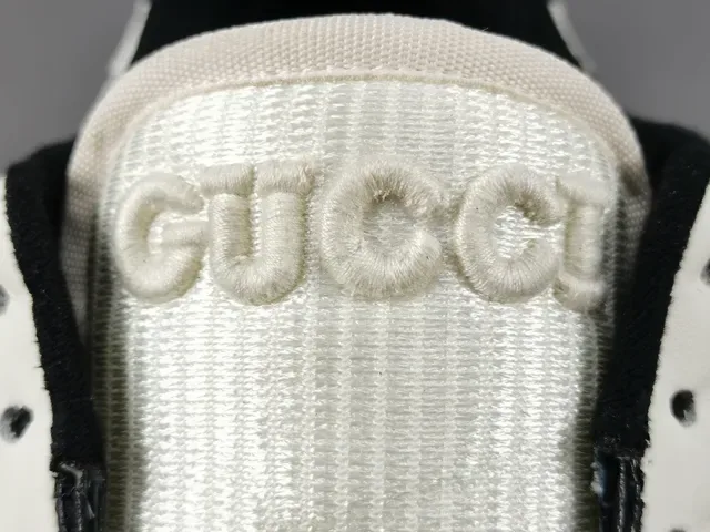 Gucci Sneakers Lifestyle Blanc et Noir Low-Top Cuir-Mesh Hybride 5