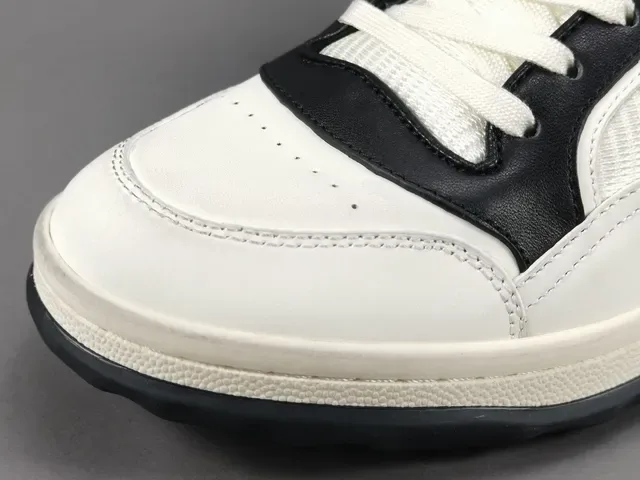 Gucci Sneakers Lifestyle Blanc et Noir Low-Top Cuir-Mesh Hybride 9