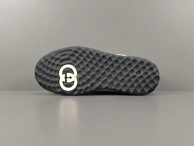 Gucci Sneakers Lifestyle Blanc et Noir Low-Top Cuir-Mesh Hybride 13